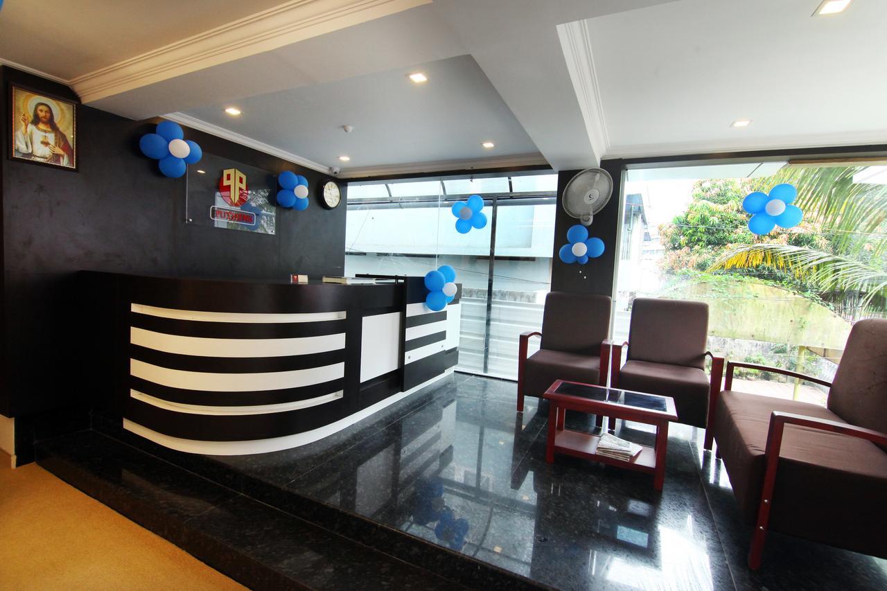 Oyo 18604 Puthens Capitol Inn Kochi Ngoại thất bức ảnh