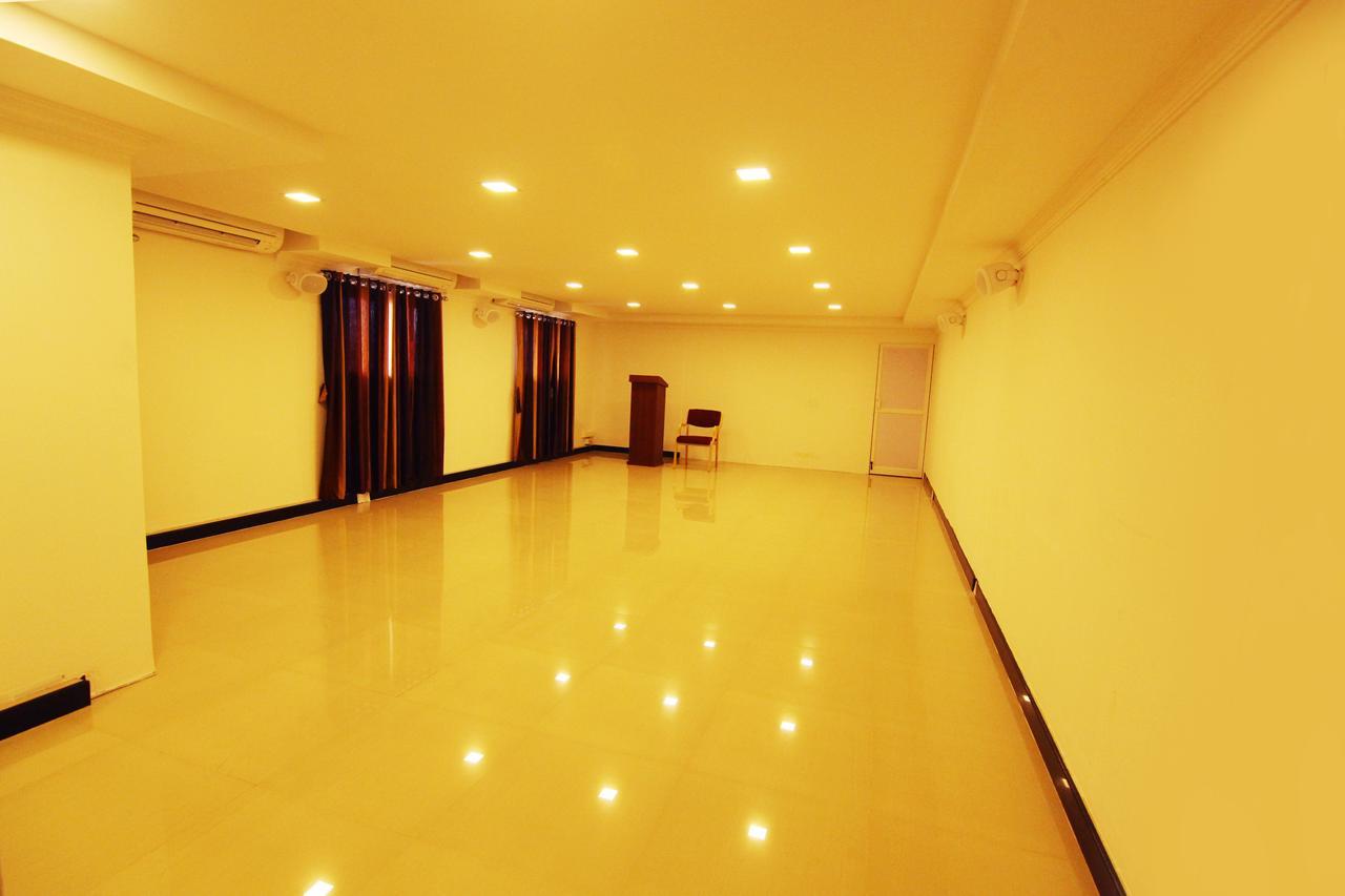 Oyo 18604 Puthens Capitol Inn Kochi Ngoại thất bức ảnh