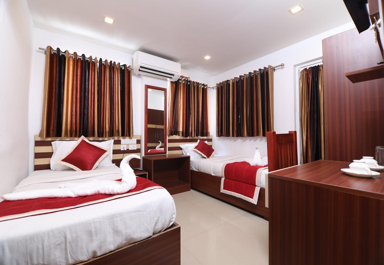 Oyo 18604 Puthens Capitol Inn Kochi Ngoại thất bức ảnh