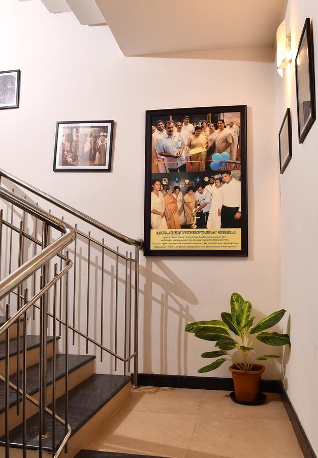 Oyo 18604 Puthens Capitol Inn Kochi Ngoại thất bức ảnh