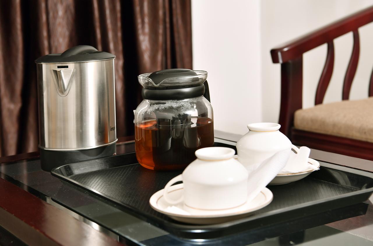 Oyo 18604 Puthens Capitol Inn Kochi Ngoại thất bức ảnh