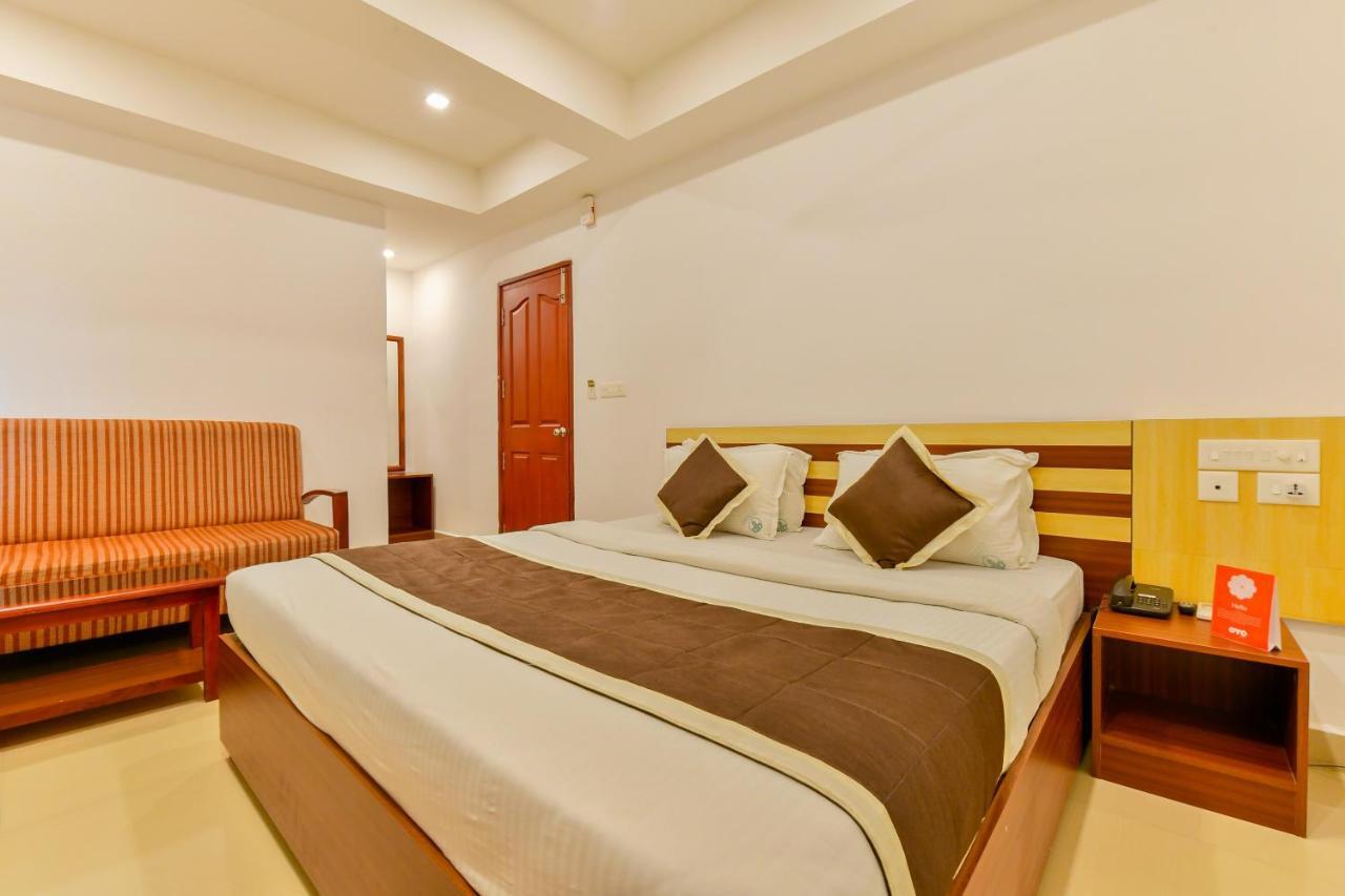 Oyo 18604 Puthens Capitol Inn Kochi Ngoại thất bức ảnh